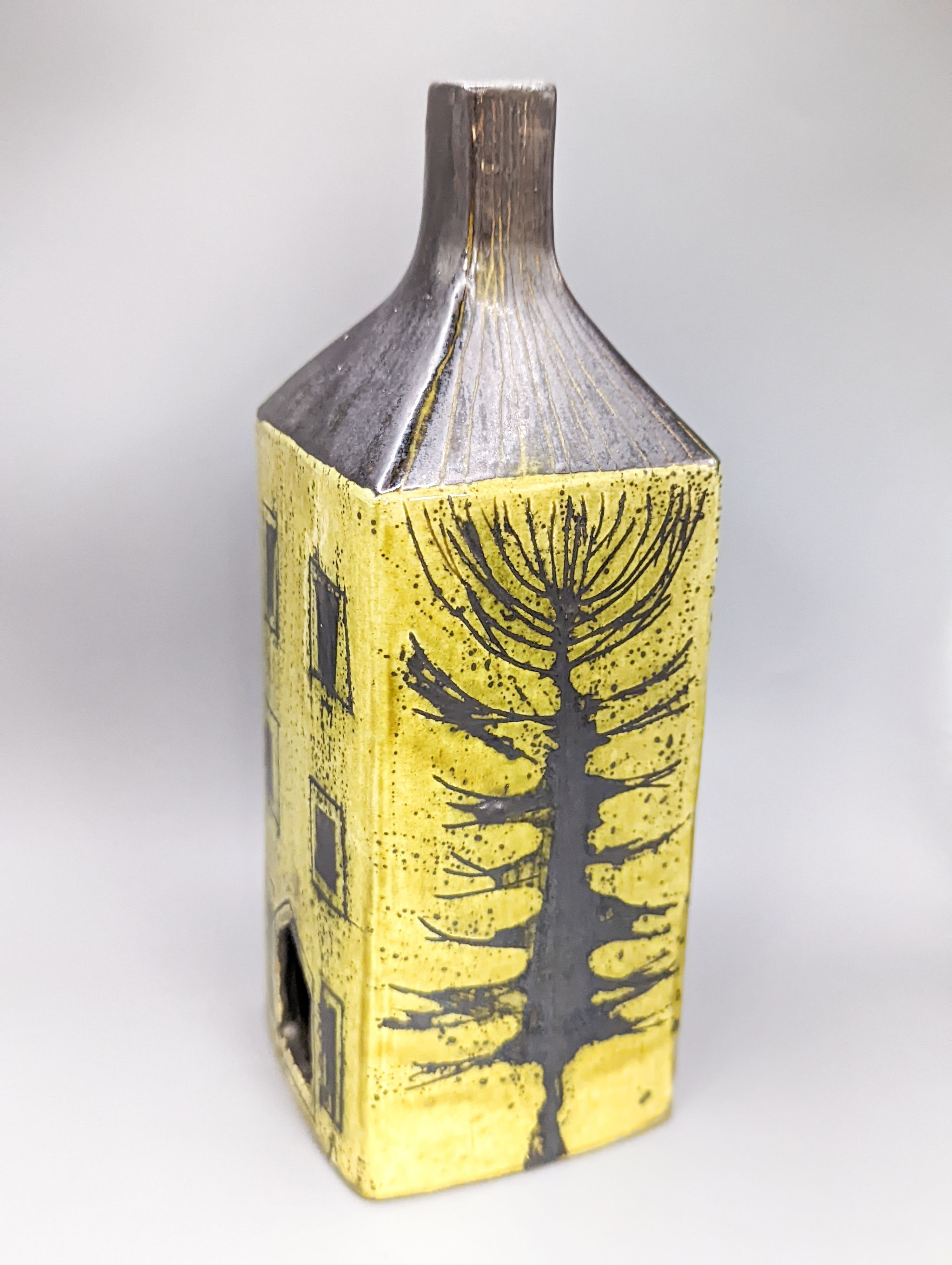 Ann Wynn Reeves and Ken Clark. A pottery townhouse pastille burner, height 20cm